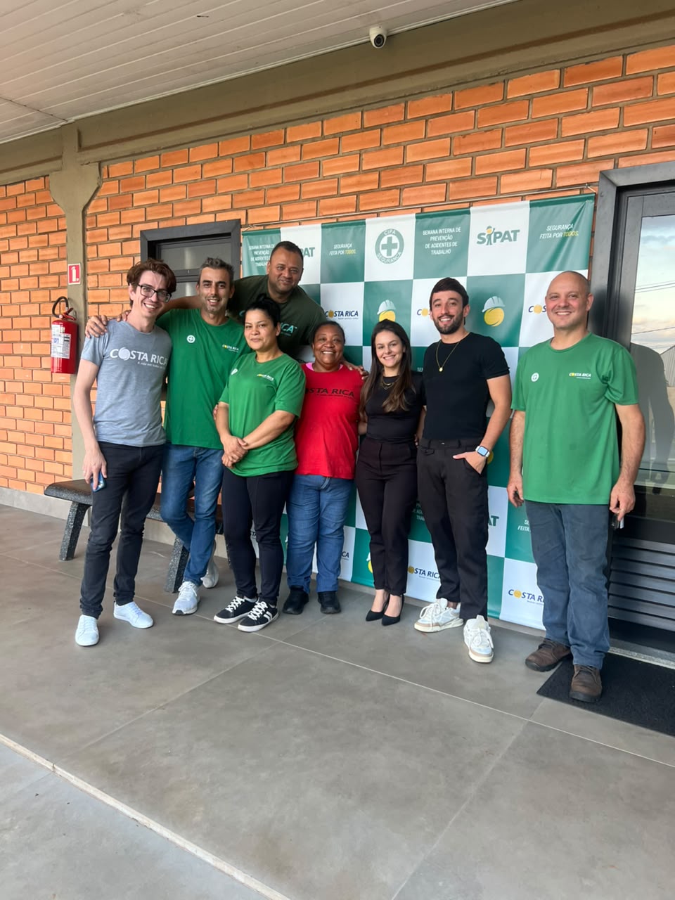 Equipe reunida durante evento SIPAT organizado pela Integra SST